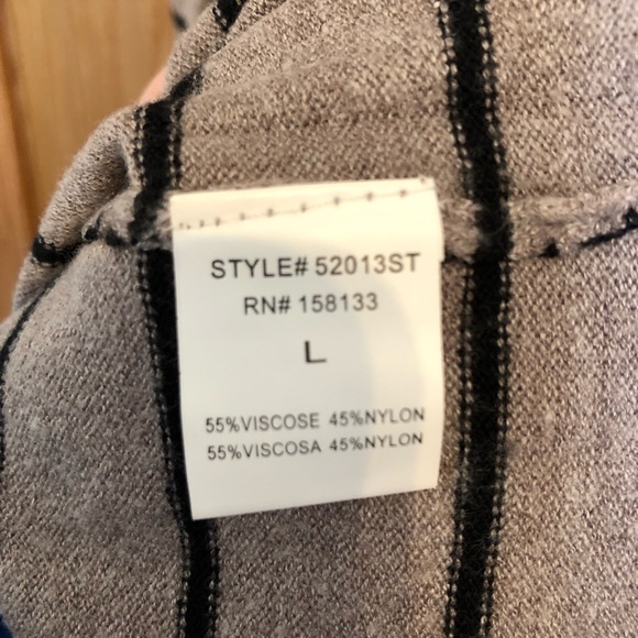 EUC Pink Clover Sweater - Picture 4 of 4